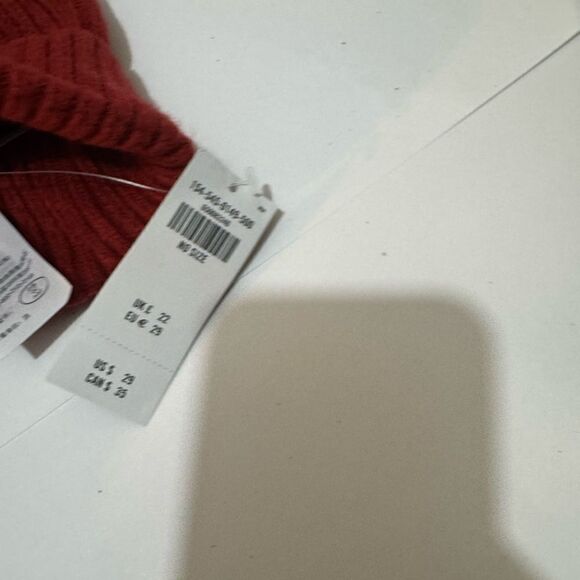 Abercrombie Red  HAT POMPOM Knit Hat w PomPom - Picture 5 of 9